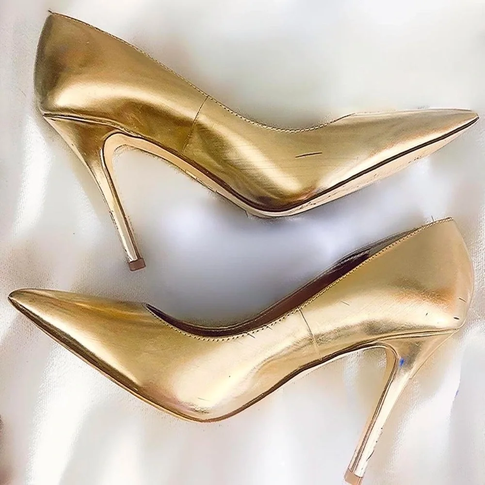 Truth or Dare Gold Pointed Toe Heels. Size 8 - Picture 1 of 9